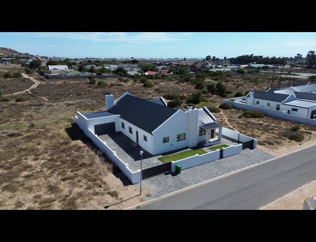 4 BEDROOM HOUSE FOR SALE IN HARBOUR LIGHTS